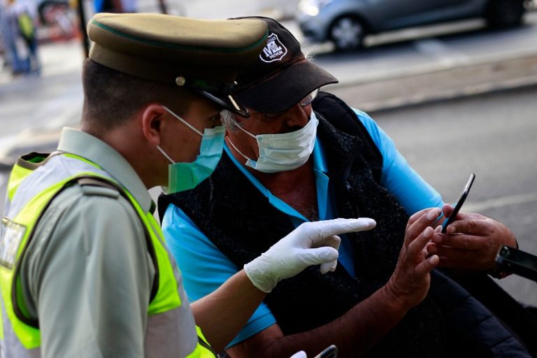 8 comunas de la RM retroceden en el plan 