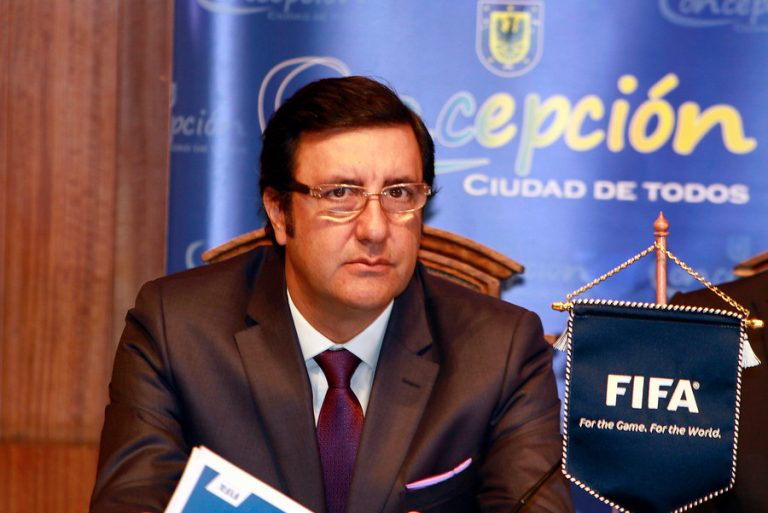 Ex secretario general de la ANFP fue formalizado por millonarias estafas a empresario