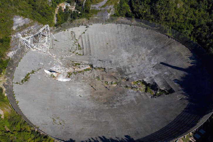 Dramático video muestra el momento exacto en que el Observatorio Arecibo colapsa