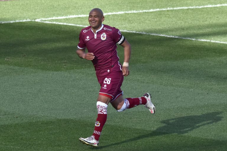 Con golazo del Chupete: La Serena superó a Iquique y le mete presión a Colo Colo