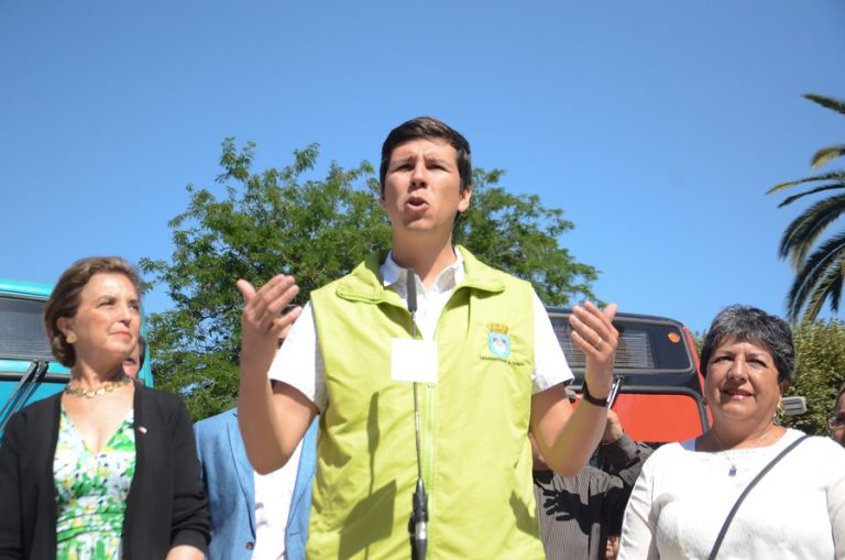 Alcalde Castro critica a Sernatur por viaje de adultos mayores que terminó con un pasajero contagiado con COVID-19