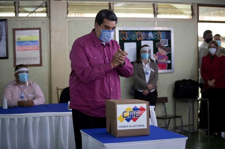 Venezuela: Chavismo triunfa en cuestionadas elecciones y Maduro confirma que permanecerá en la presidencia