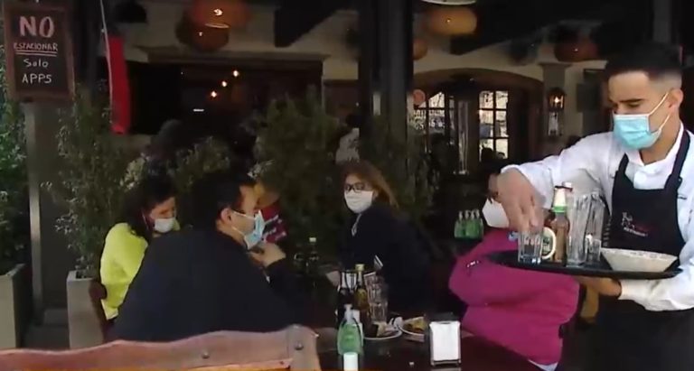 Ingresos reducidos al 50% y miedo por puestos laborales: El drama del sector gastronómico tras regreso a Fase 2