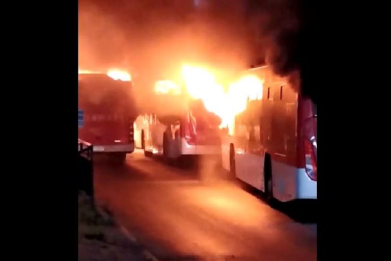 Queman buses del sistema RED en Estación Central