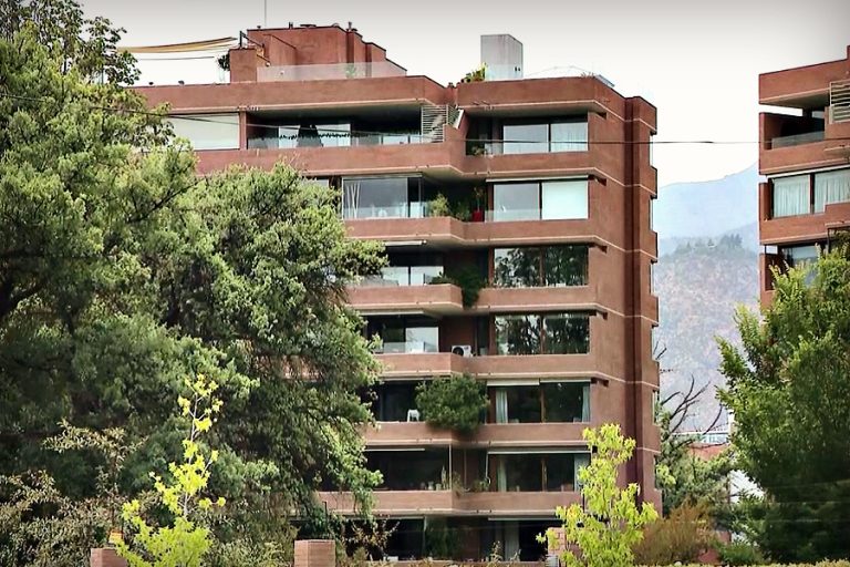 Es electrodependiente, no pudo pagar la cuenta de la luz y el administrador del edificio le cortó el suministro