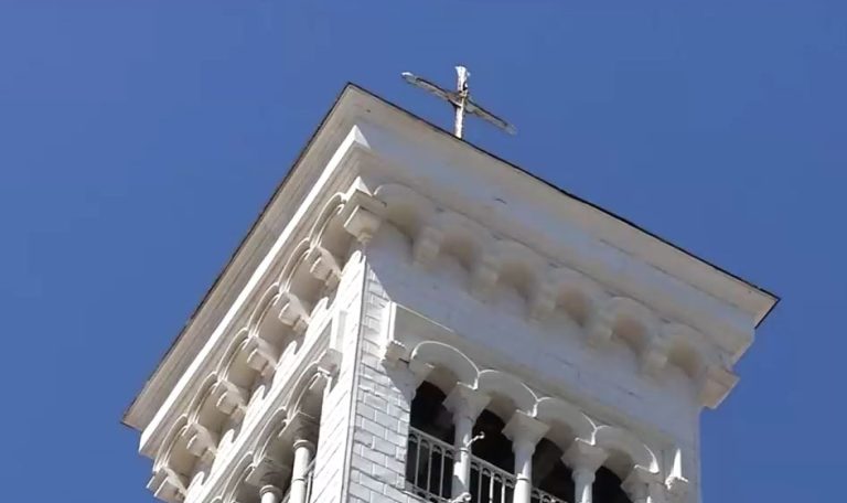 Denuncian a una parroquia por una campana que suena día y noche