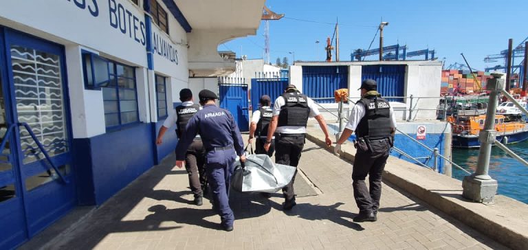 Lanchistas encuentran cuerpo flotando en la bahía de Valparaíso