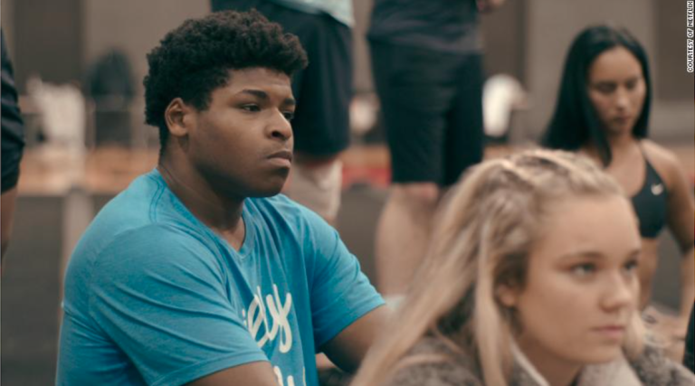 Estrella de Netflix enfrenta nuevos cargos por sexo con menores y pornografía infantil