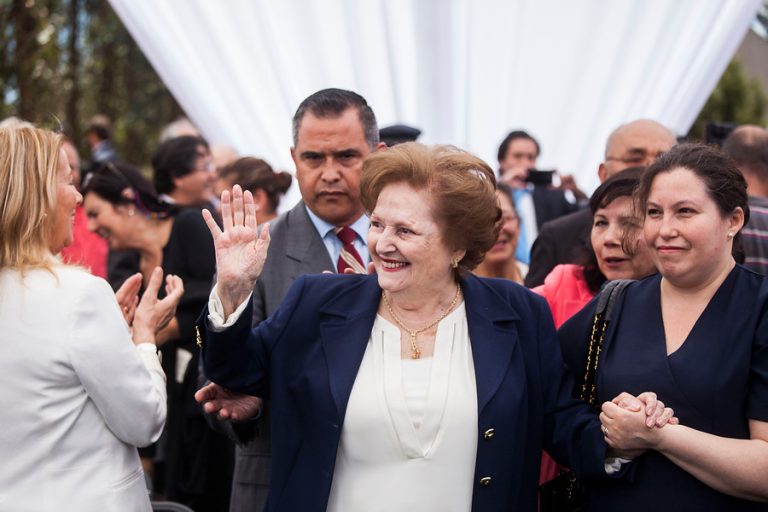 Fotografía de Lucía Hiriart celebrando sus 98 años muestra su actual estado de salud