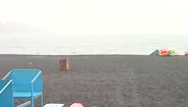 Lluvias y cielo nublado: Así despertó Pucón a horas del eclipse de sol