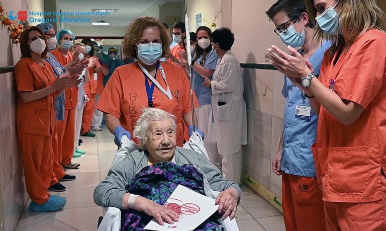 Mujer de 104 años superó el COVID-19: Volvió a su casa, donde vive sola