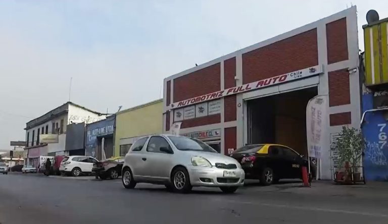 Cerca de 35 personas estafadas: Denuncian a automotora que vendió autos sin pagar a sus dueños