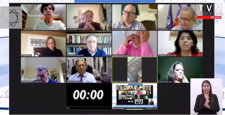 El momento en que JVR votó desde su auto en la discusión de escaños reservados