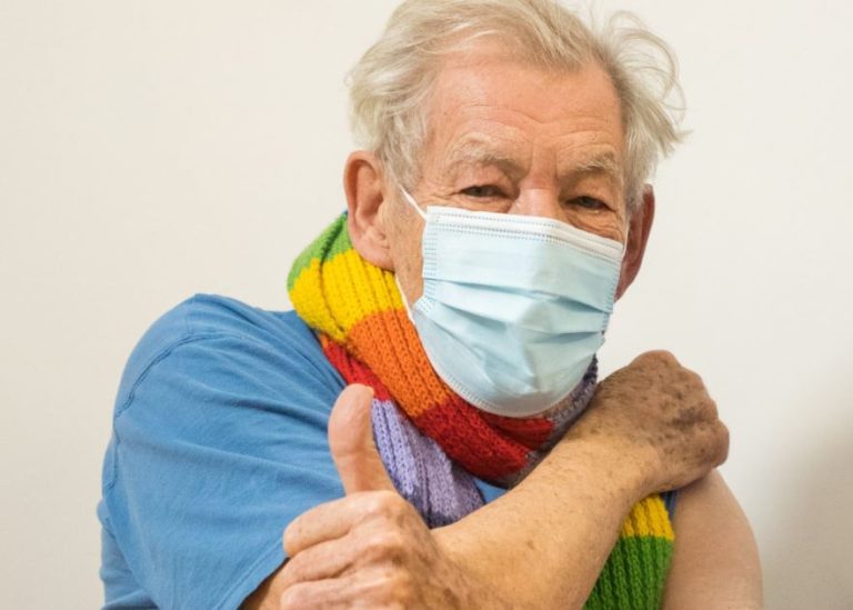 Gandalf ya se vacunó: Sensación en redes sociales por foto de Ian McKellen