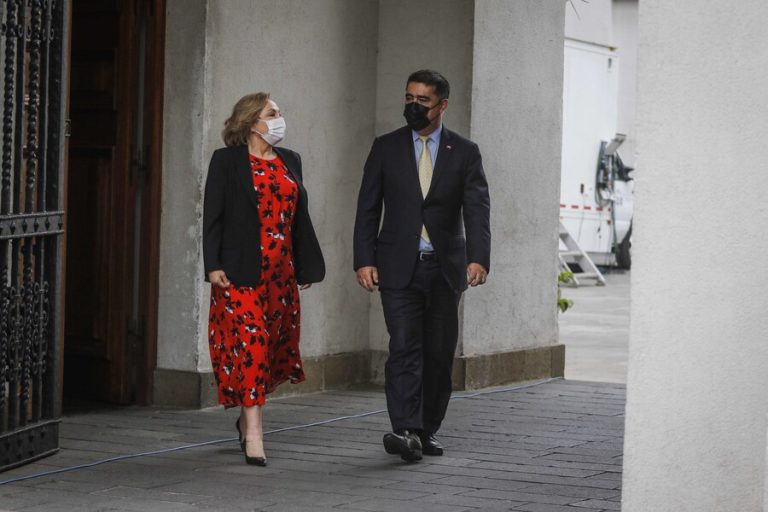 Desbordes baraja candidatura presidencial tras renuncia a Defensa: 