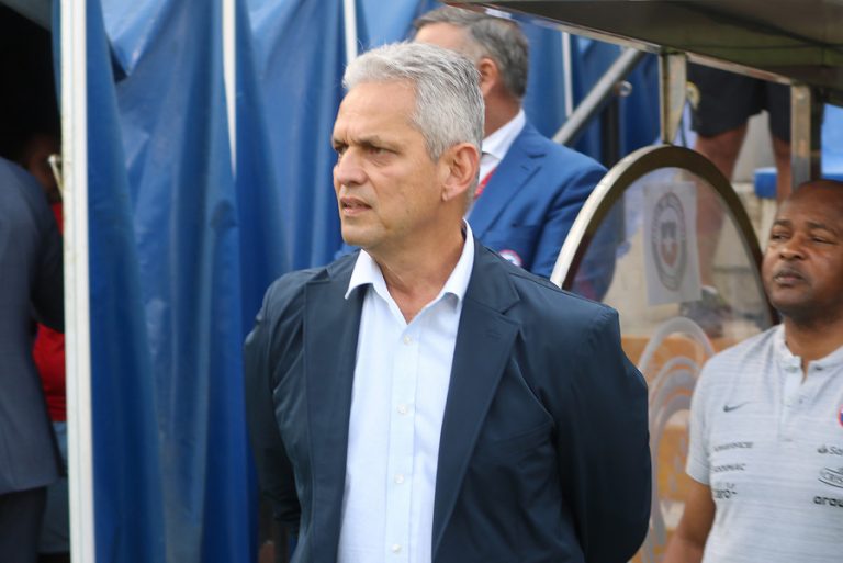 Reinaldo Rueda viajó a Bogotá para negociar su arribo a la selección colombiana