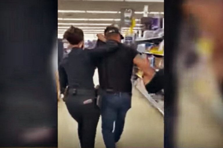 Familia peleó por una PlayStation 5 en un supermercado, el padre fue arrestado y podría ser deportado