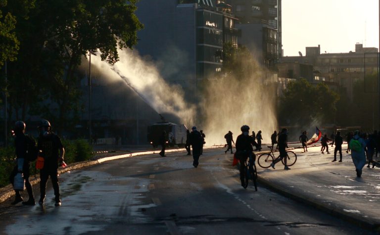 Nuevas protestas en el centro de Santiago terminó con al menos 46 detenidos
