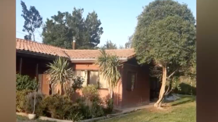 A $20 mil el número: Familia rifa una parcela con piscina, casa y todos los muebles en Batuco