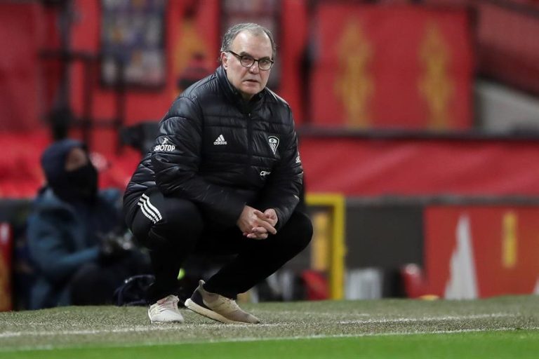 Les marcaron dos goles en tres minutos: Leeds de Bielsa se fue goleado de Old Trafford