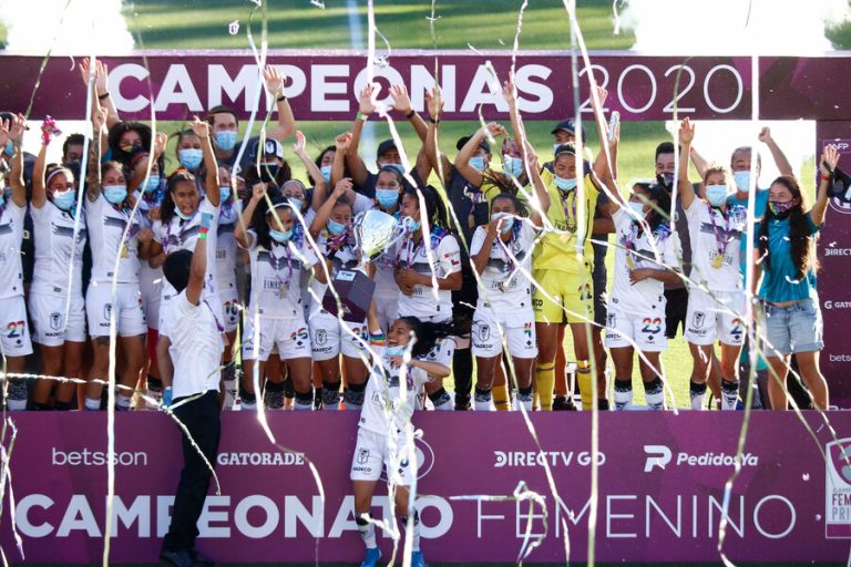 Tricampeonas del fútbol femenino: S. Morning derribó a la U y alzó una nueva copa