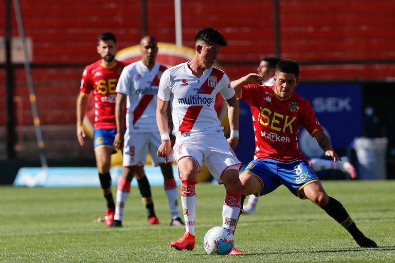 Partido entre Curicó y U. Española fue suspendido por casos de COVID-19 en los del Maule