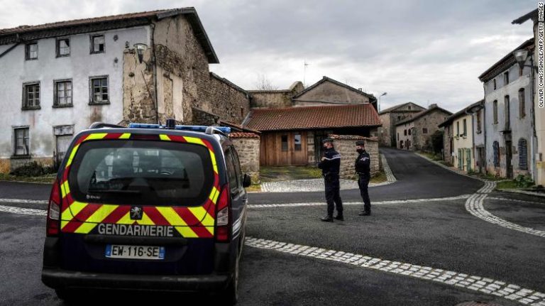 3 policías franceses fueron asesinados a tiros tras responder a llamado por violencia doméstica