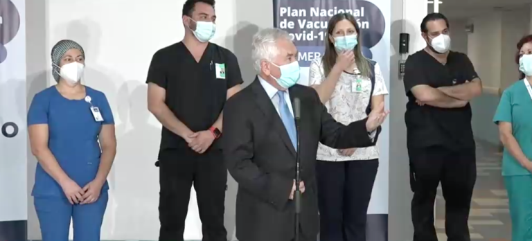 Tras llegada de primeras vacunas: Ministro Paris llama a 