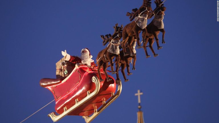 Ya está muy cerca: Sigue aquí en vivo el recorrido del Viejito Pascuero