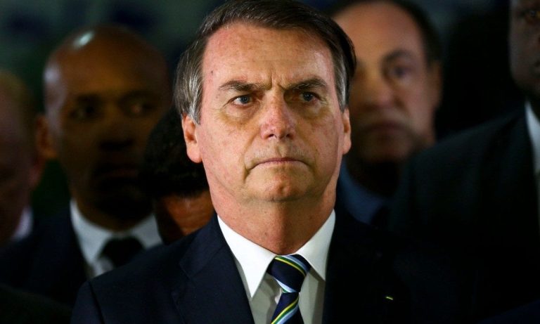 Bolsonaro indultará a policías y militares que mataron en el 