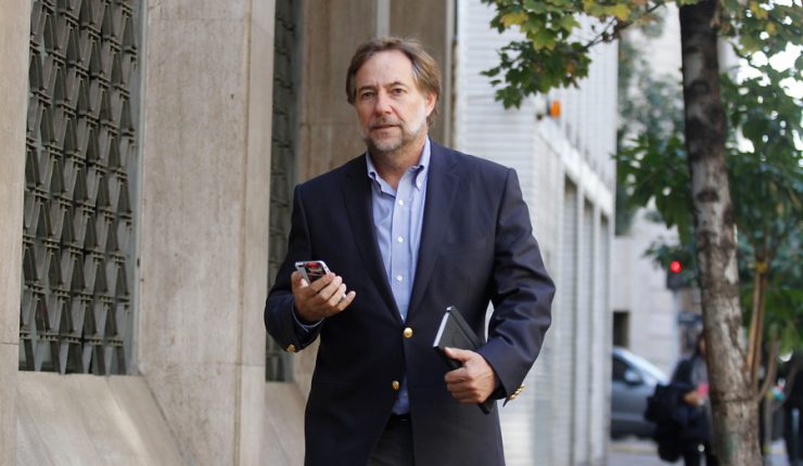 Pedro Pablo Errázuriz acusa que no pudo comprar acciones para su hija: 