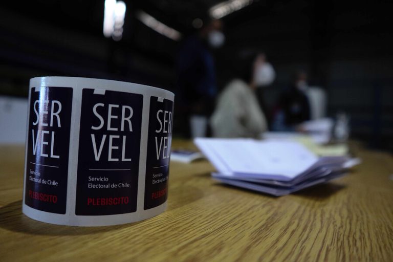 Así distribuyó el Servel los escaños reservados para pueblos originarios en la Convención Constitucional