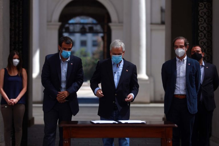 Pdte. Piñera firma proyecto contra el crimen organizado tras recientes balaceras en ferias navideñas