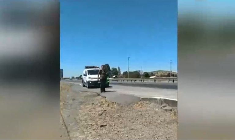 Atropelló a ciclista, intentó huir a pie por la Ruta 5 Sur e incluso pidió que la llevara un camionero
