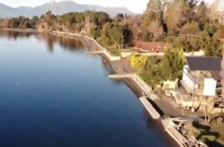 Vecinos denuncian a propietarios de ampliar jardines hacia playa de Villarrica