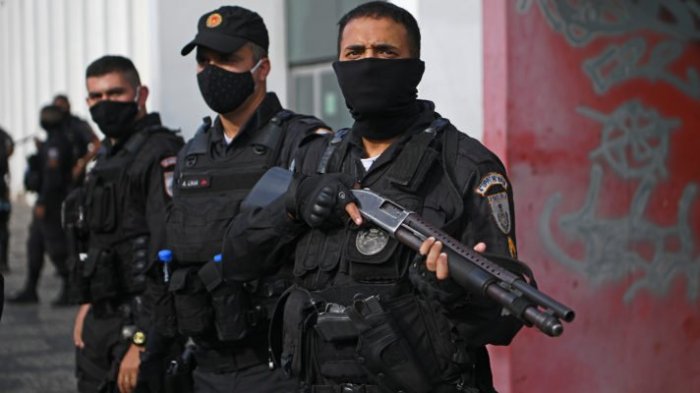 Cerca de 30 personas realizaron cinematográfico asalto a banco en Brasil con rehenes, balaceras y barricadas