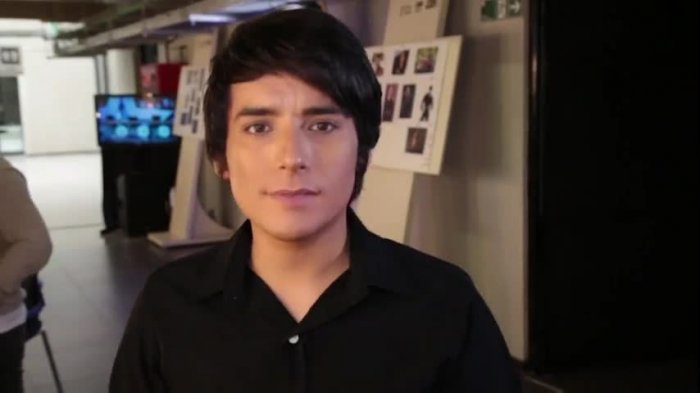 El proceso de transformación: Raphael nos mostró cómo es caracterizado como el cantante español