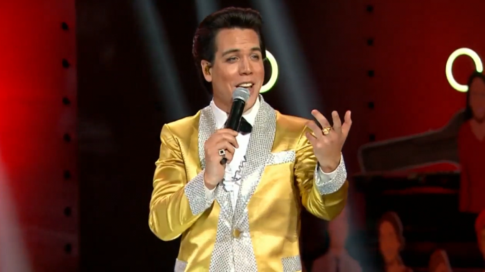 Con toda la elegancia: Así fue la impecable presentación de Elvis Presley