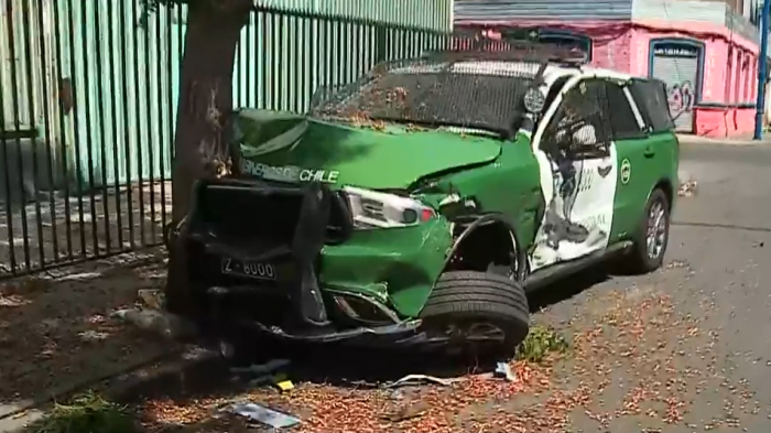 Furgón de carabineros chocó y provocó accidente de tránsito durante una persecución