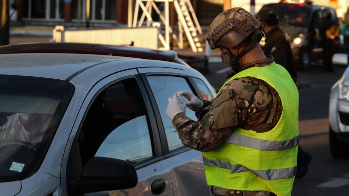Región Metropolitana retrocede a fase 2 desde este jueves a las 5 AM