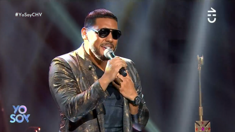 ¡Muy coqueto! Así fue la romántica presentación de Romeo Santos