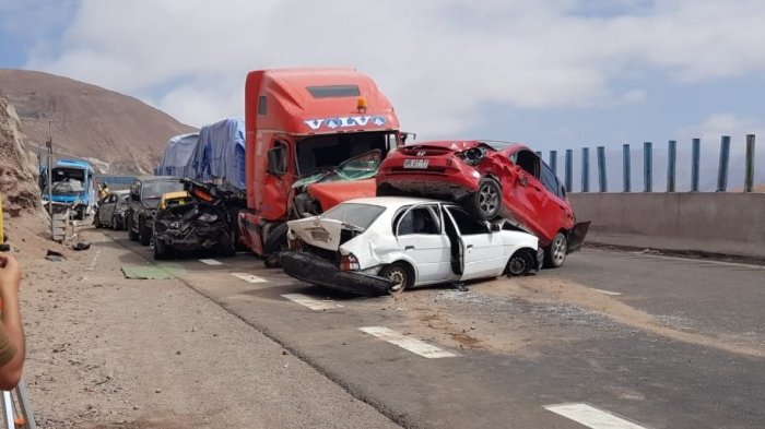 Colisión múltiple de 11 vehículos se registró en ruta de Alto Hospicio