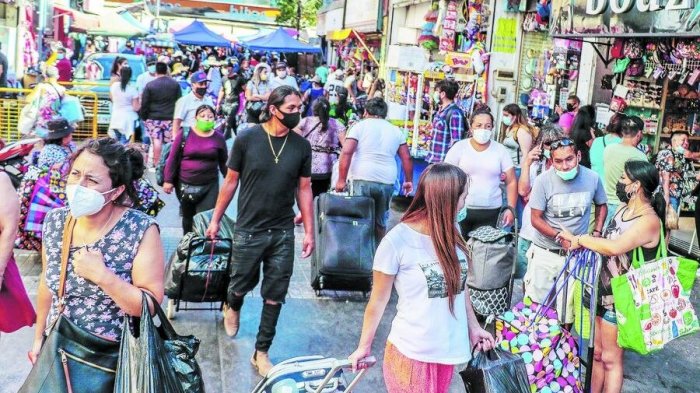 Caos total por fiebre de compras navideñas a pesar de segunda ola de covid-19