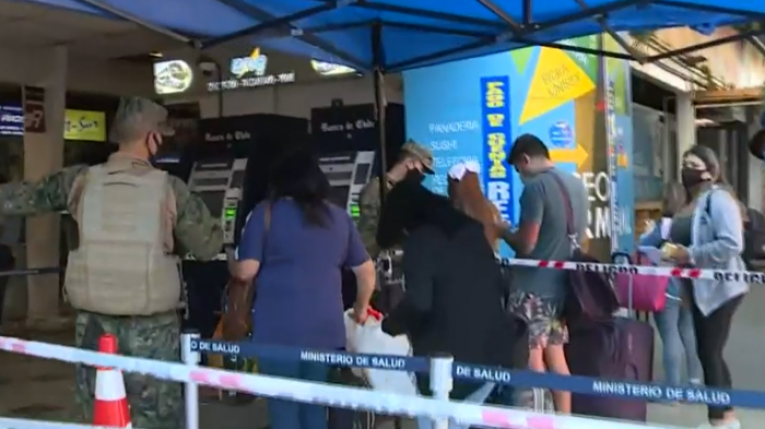 Gran flujo en el terminal de buses para salir de Santiago