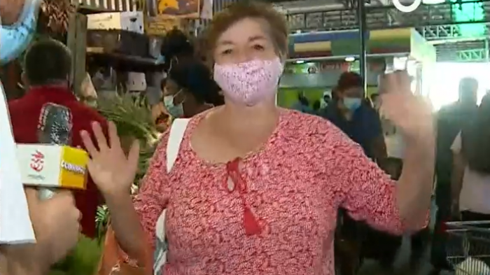 La tía Yoly de la vega: Señora se toma las cámaras del matinal y hace el clásico baile de la tarotista