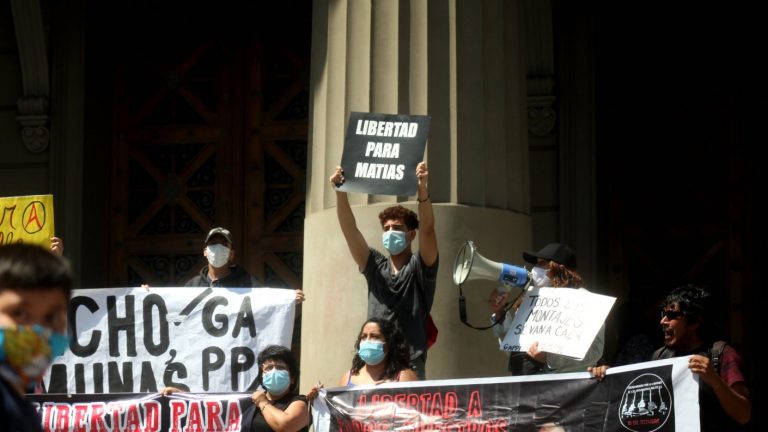 Senadores ingresan proyecto de indulto general a detenidos en estallido social