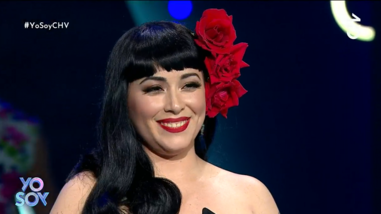 ¡Totalmente brava! Mon Laferte se lució con una pícara presentación en la Gala de Yo Soy