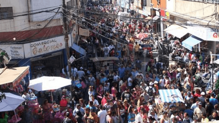 Casi nada de fiscalización: Comerciantes ambulantes se toman calle meiggs