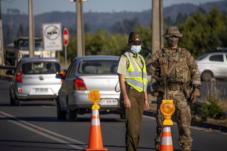 327 personas fueron detenidas durante el toque de queda de Año Nuevo