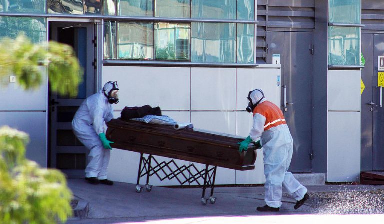 Hospital de Linares entregó cuerpos de víctimas de COVID-19 a familias equivocadas